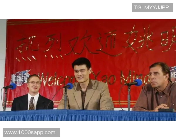 火箭姚明在演讲中分享篮球梦想与奋斗精神的感人故事